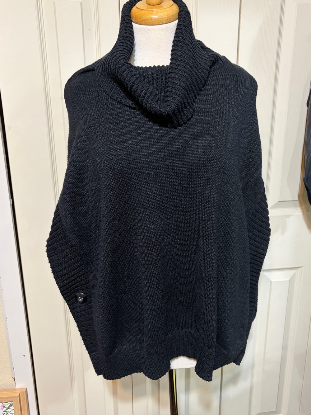 Split side Turtleneck sweater vest